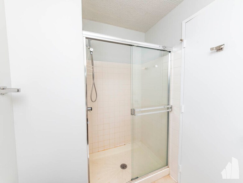 Building Photo - 195 N Harbor Dr