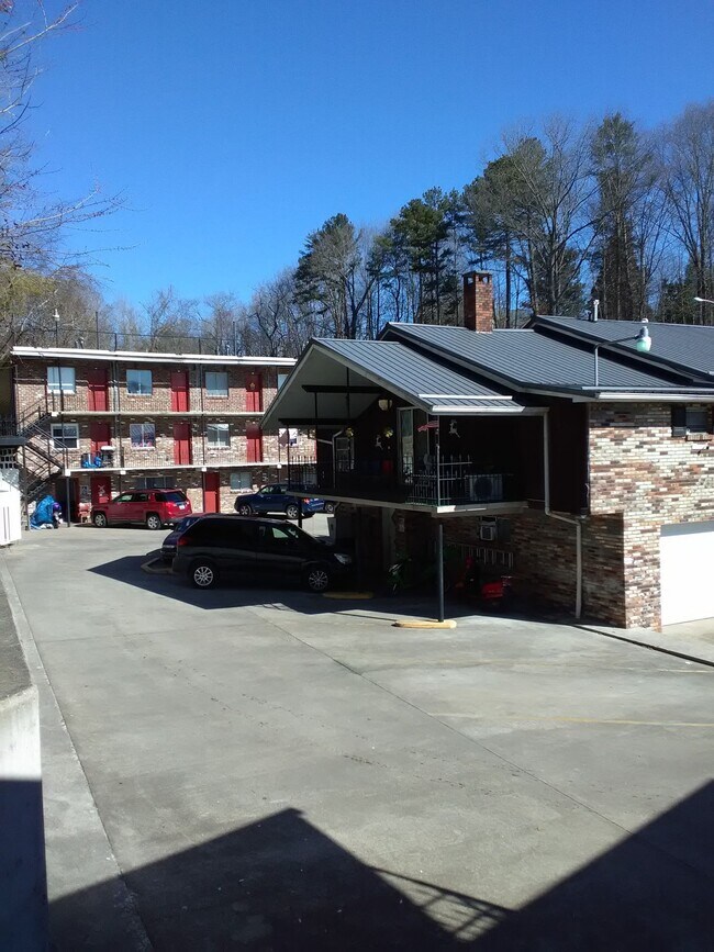 Building Photo - Madrid Court