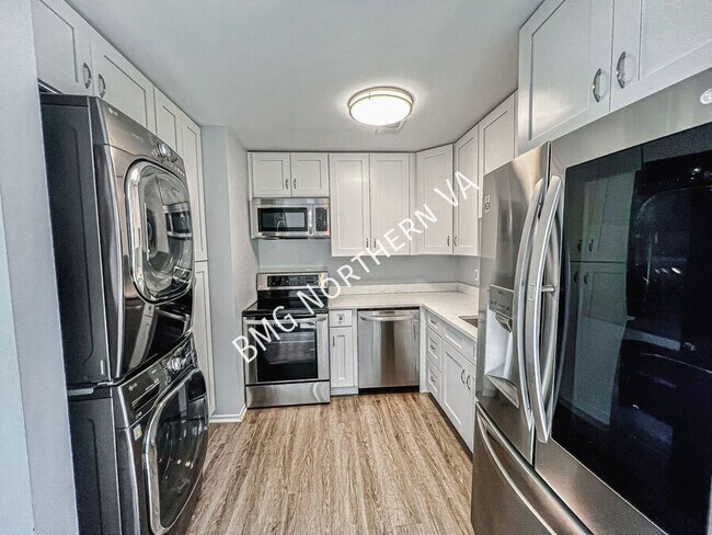 Building Photo - 2689 Glengyle Dr