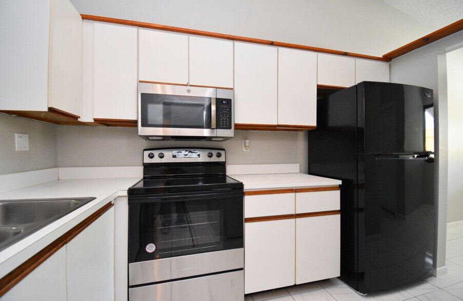 Building Photo - 3100 NW 46th St