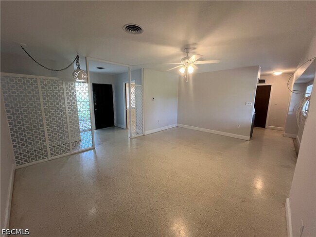 Building Photo - 2031 Maravilla Cir