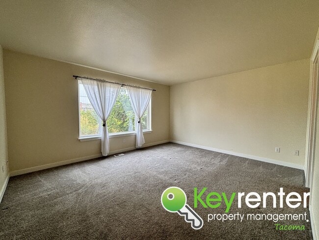 Building Photo - Newly Updated 5-Bedroom Home in Quiet Span...