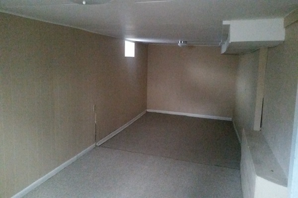 Building Photo - 3 bedroom home Washer/Dryer Included - Pre...