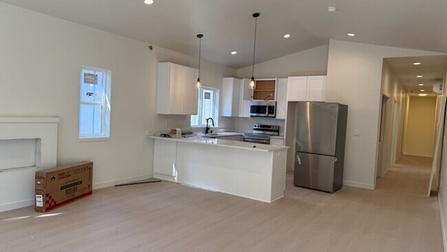 Building Photo - Duplex in CDA !