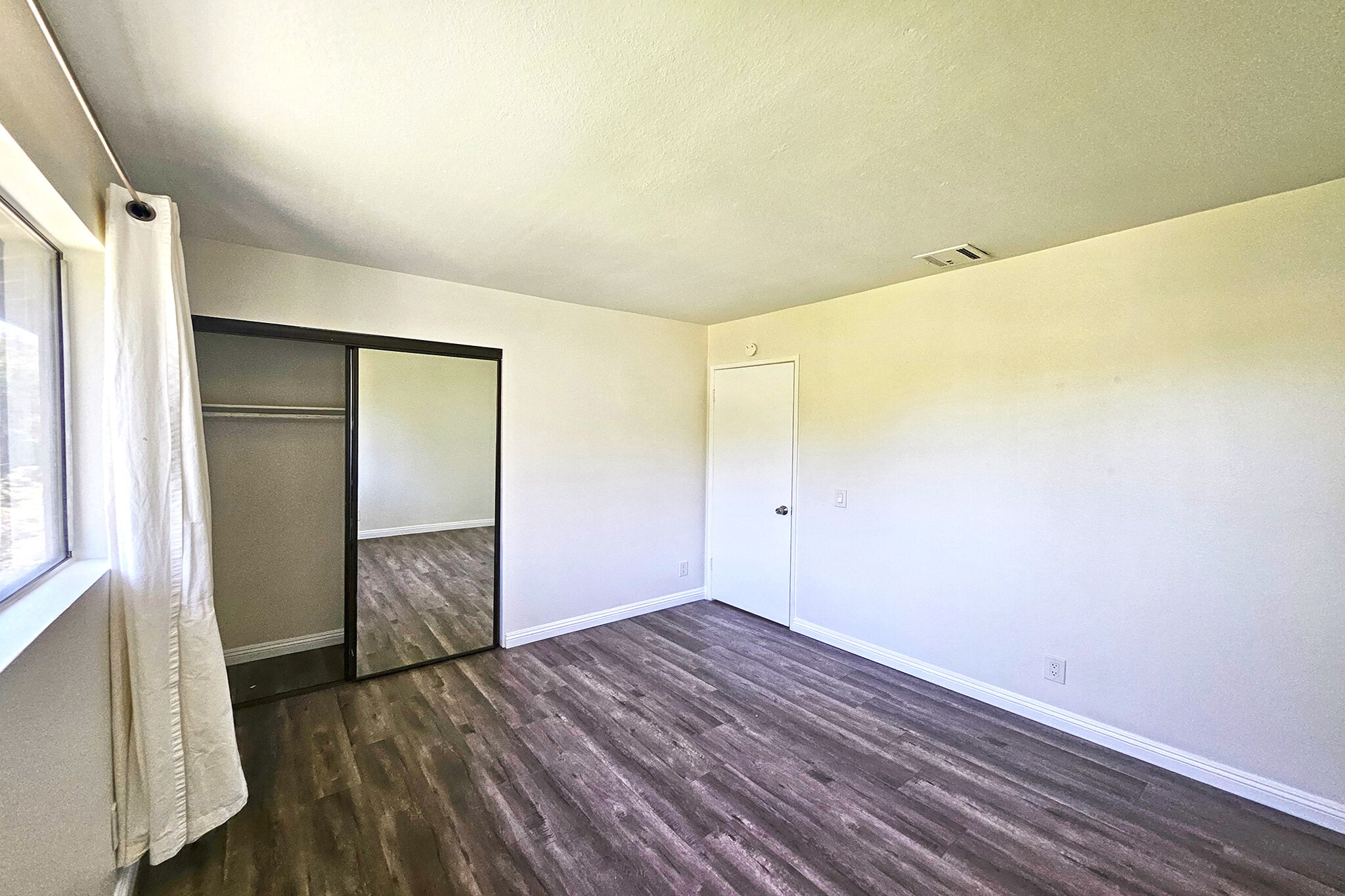Building Photo - 1454 E Orange Grove Blvd