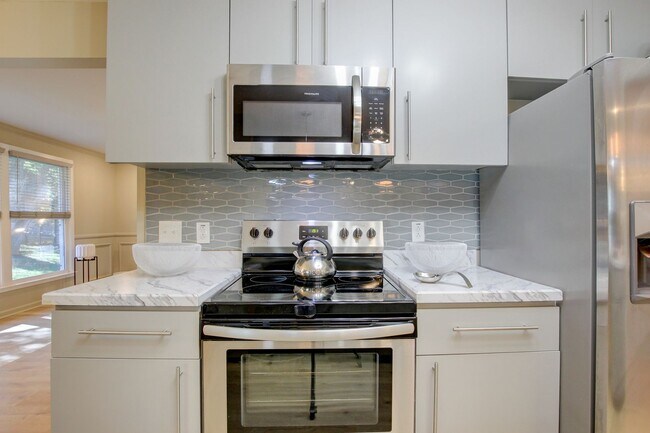 Building Photo - 2144 Pace Dr