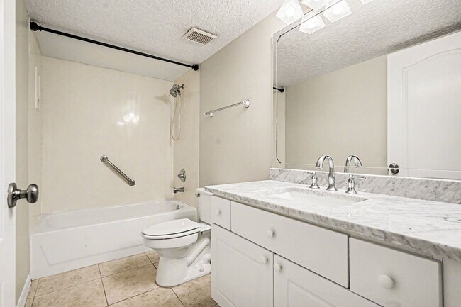 Building Photo - 1575 N Hwy A1A