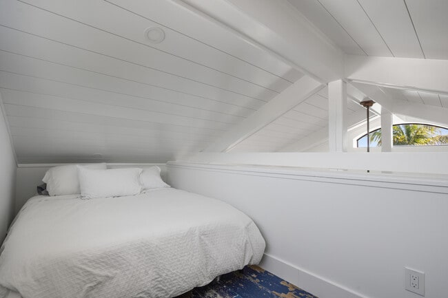 Building Photo - 19471 Harbor Rd S