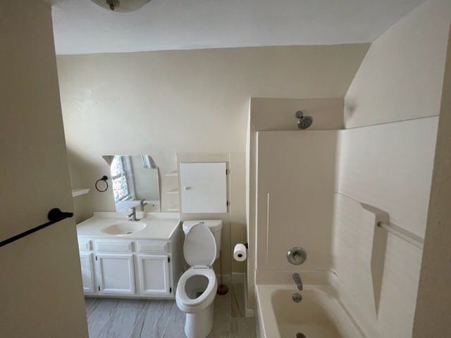 Full bath- second floor - 1126 E Gorham St