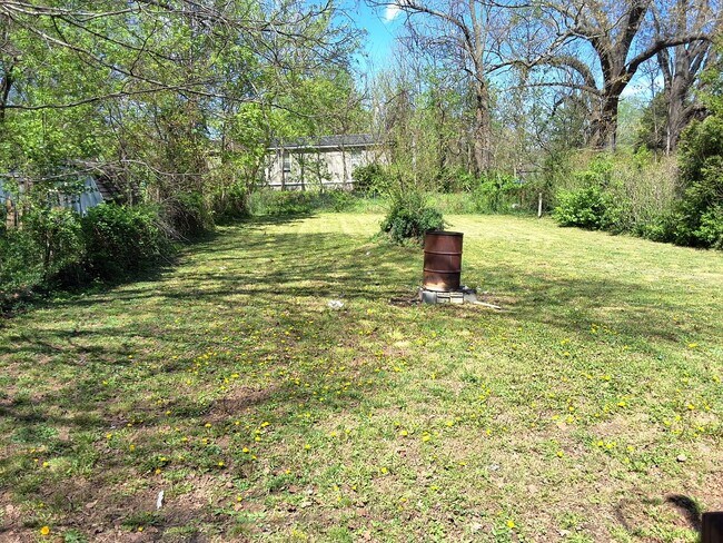 Building Photo - Charming  3 Bed, 2 Bath  House Located in Radcliff