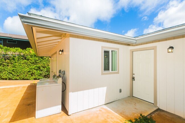 Building Photo - Newly built 2 bedroom 2 full bath full size kitchen + living area detached SFH Aiea Heights