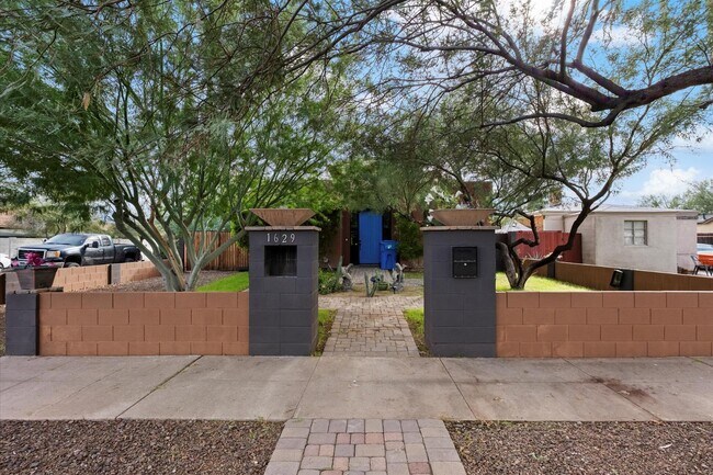 Building Photo - 1629 W Willetta St