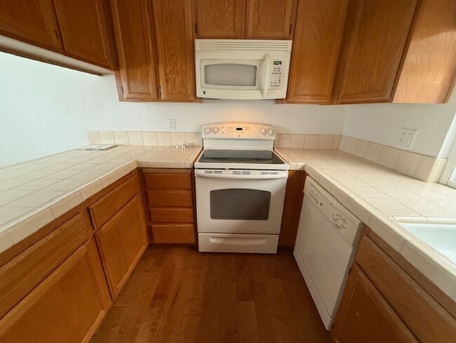 Building Photo - Beautiful Townhome in the Heart of Pleasanton