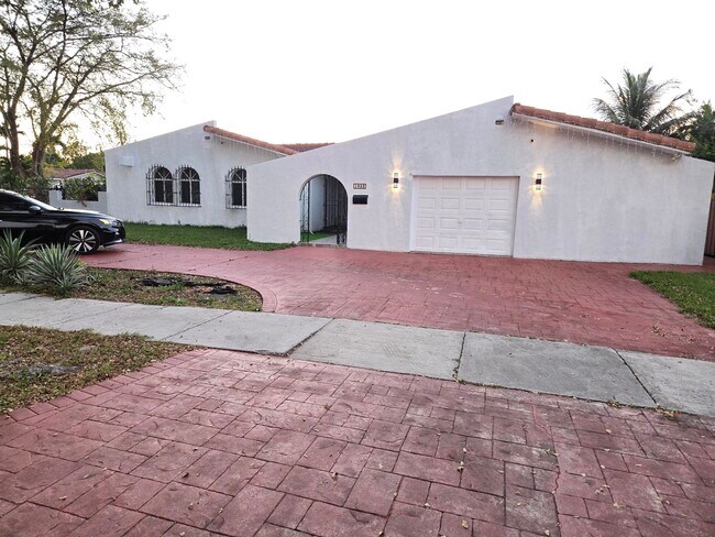 Building Photo - 1822 SW 102nd Pl