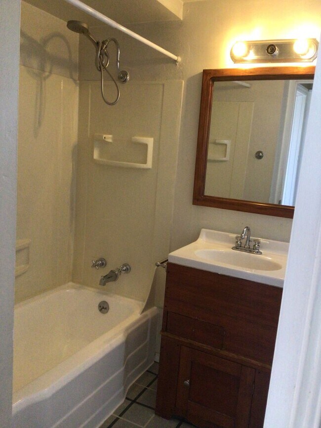 Building Photo - Arbor Heights Bungalow, Available early Oc...