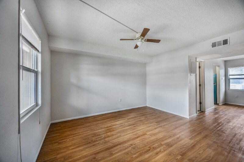 Building Photo - 914 SW 8th Ave