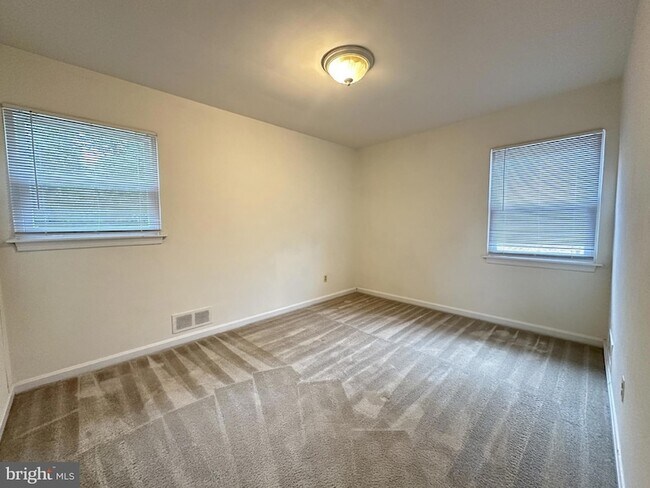 Building Photo - 2237 Highland Ave