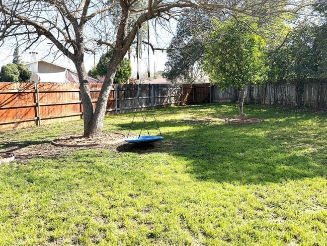 Building Photo - Desirable Home in Lincoln Village – A must see!