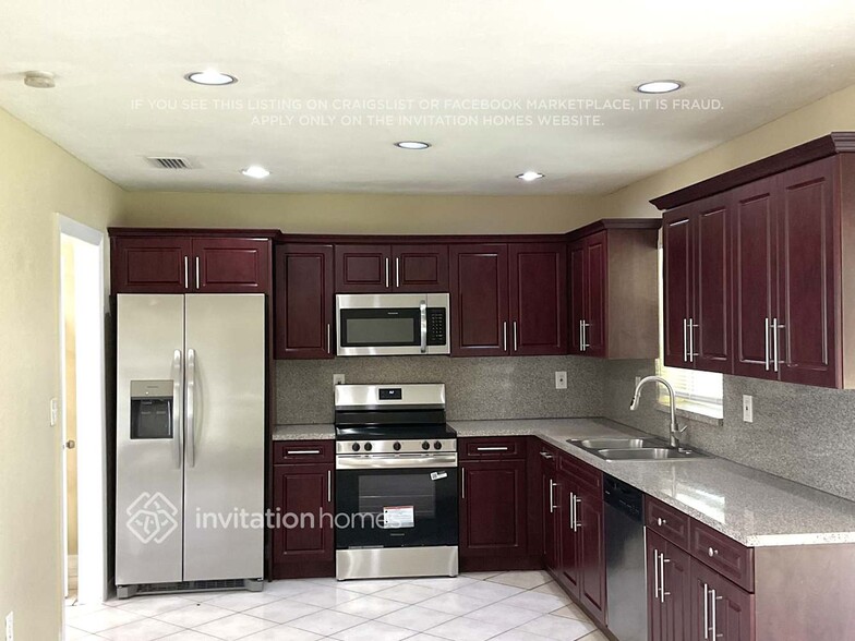 Building Photo - 15615 SW 108th Ct