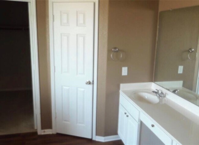 Building Photo - 5011 Forest Hurst Glen