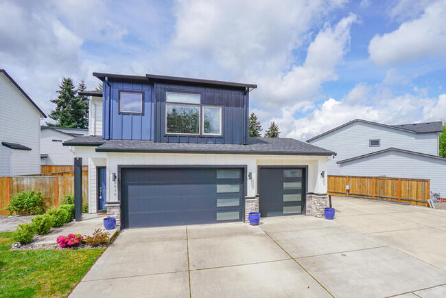 Building Photo - NEWER FOUR BEDROOM NEAR HAZEL DELL