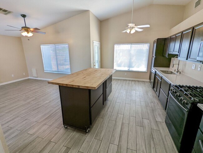 Building Photo - 4932 Dunvegan Ct