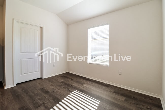 Building Photo - 31 Sourdough Crk Ln