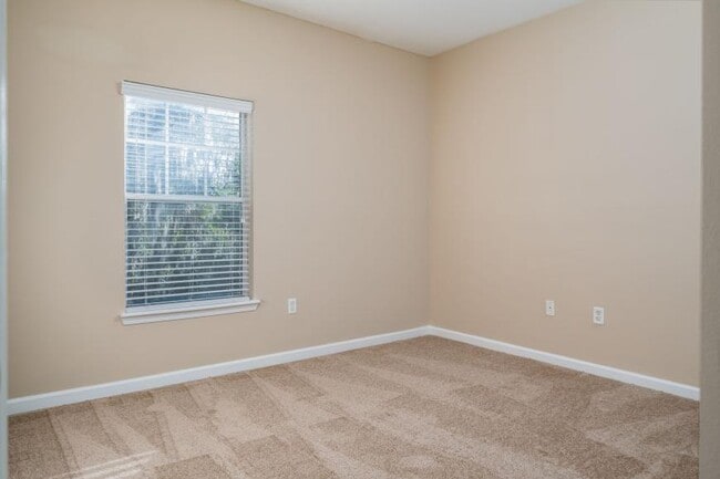 Building Photo - 3 bedroom in Jacksonville FL 32256
