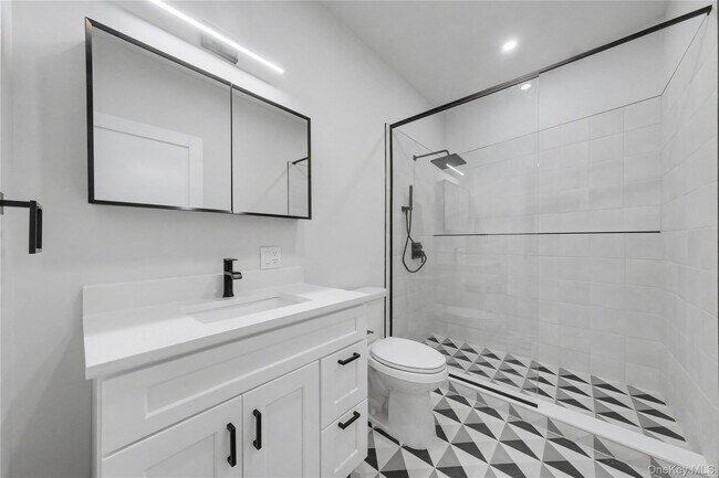 Building Photo - 10 Market St