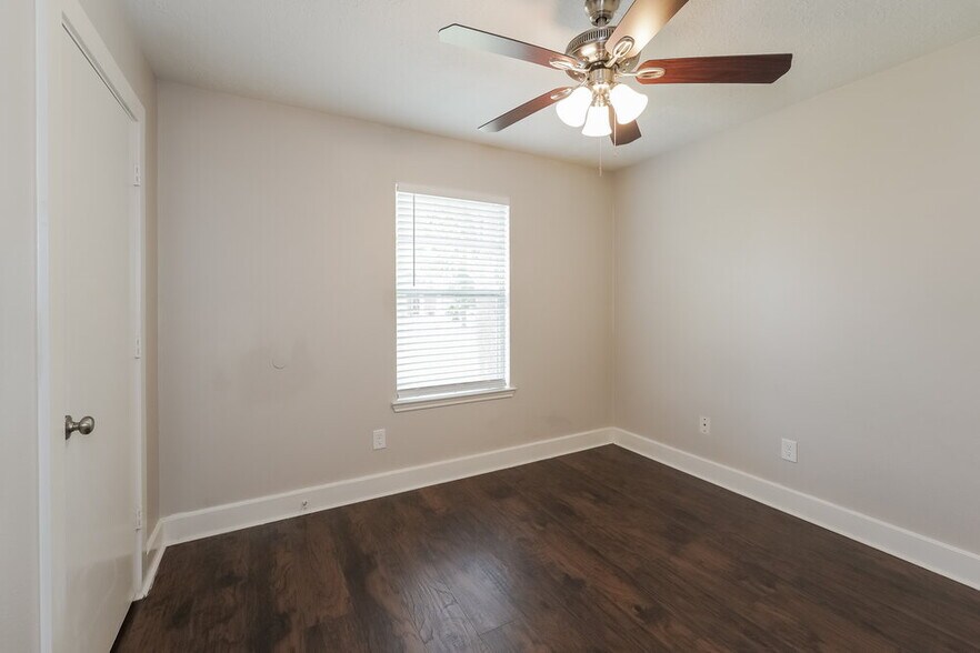 Building Photo - 15819 E Park Ct