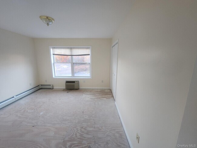 Building Photo - 698 South St