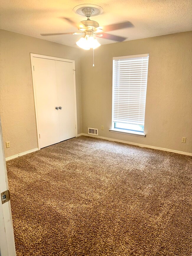 Building Photo - 5019 Blanchard Dr