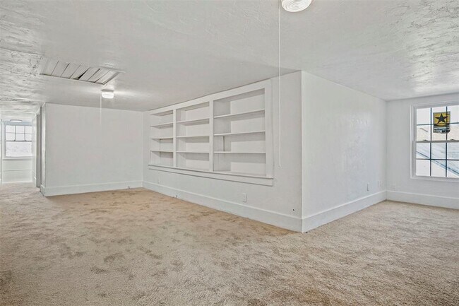 Building Photo - 609 SW 30th St