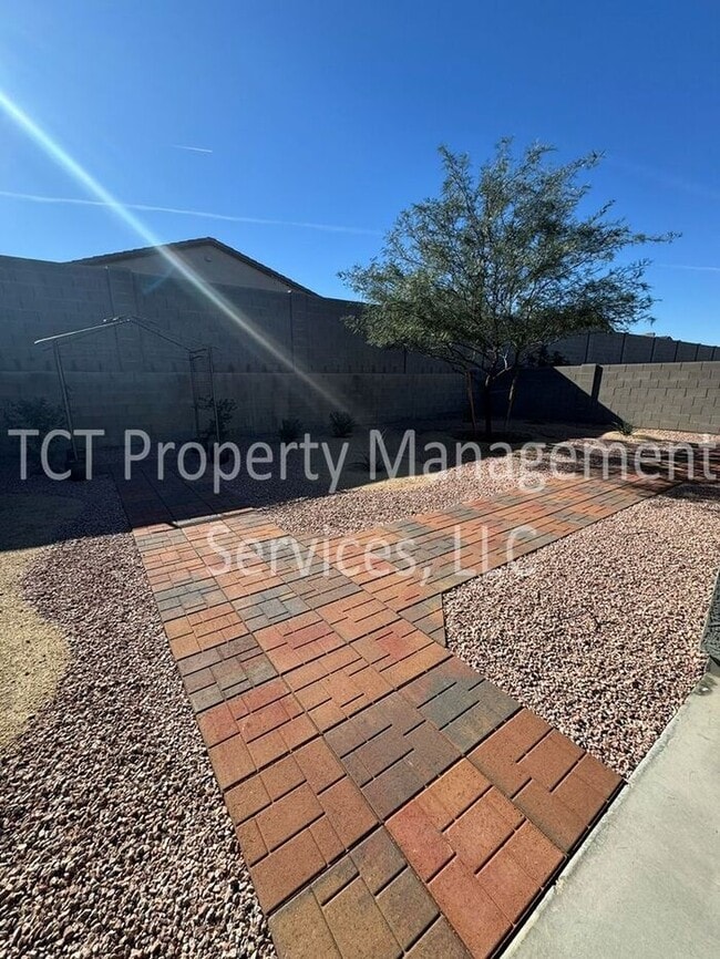 Building Photo - Beautiful like new home in San Tan Groves