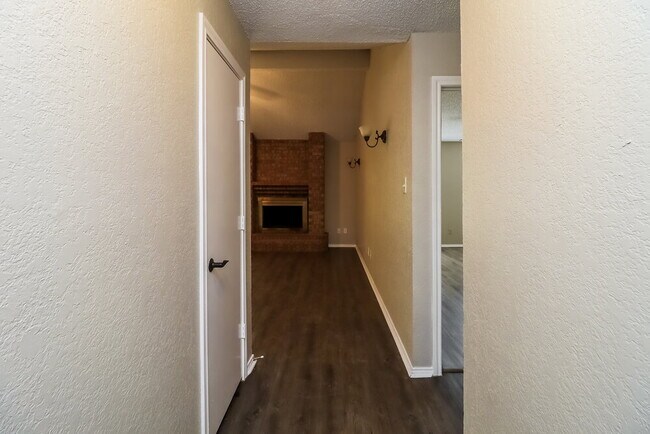 Building Photo - 721 Owens Dr