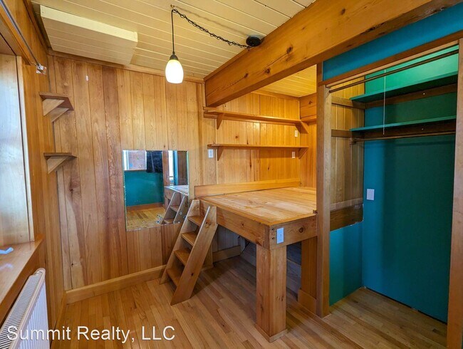 Building Photo - 3 br, 1.5 bath House - 17095 Glacier Hwy