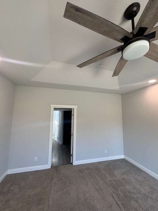 Building Photo - 4 BED 2.5 BATH HOME IN REDDING, CA