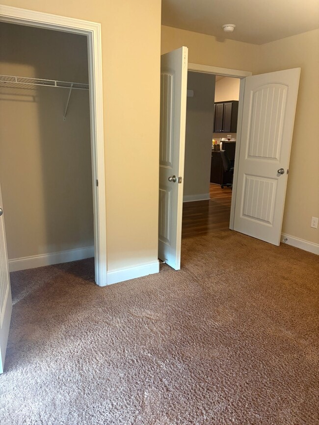 Building Photo - 102 Black Creek Way