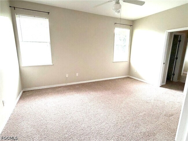 Building Photo - 1466 Argyle Dr