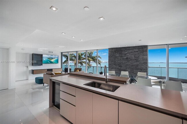 Building Photo - 1331 Brickell Bay Dr