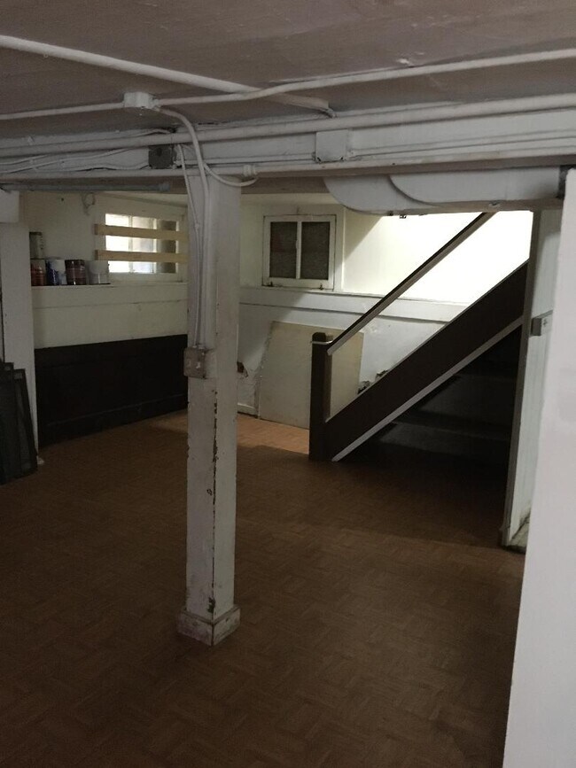 Building Photo - 7228 N Rogers Ave