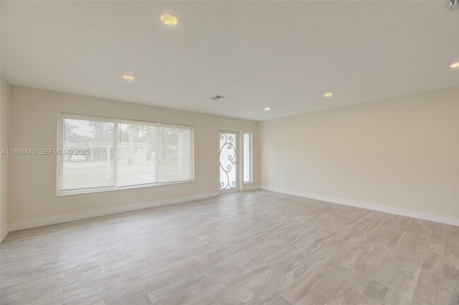 Building Photo - 610 N 31st Ct