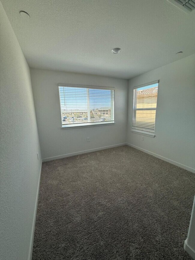 Building Photo - 171 Dock Cir