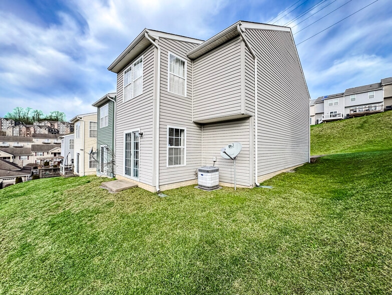 Building Photo - 209 Raven Run