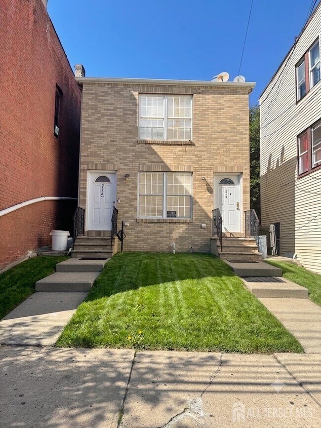 Building Photo - 214 Hall Ave