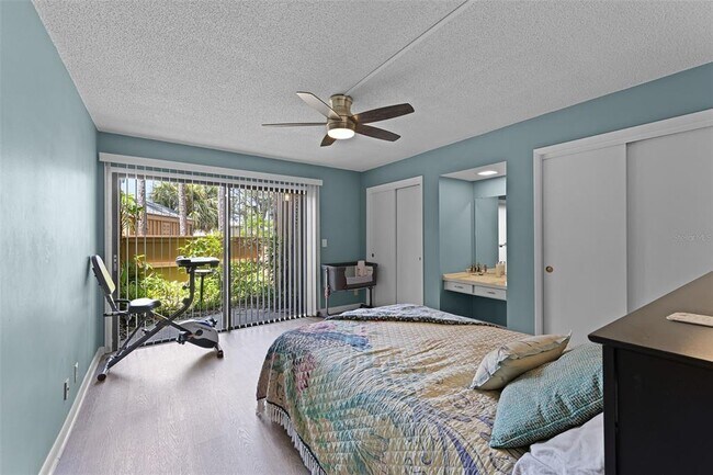 Building Photo - 260 Crown Oaks Way