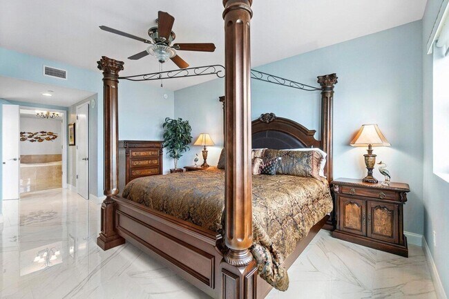 Building Photo - 2640 Lake Shore Dr