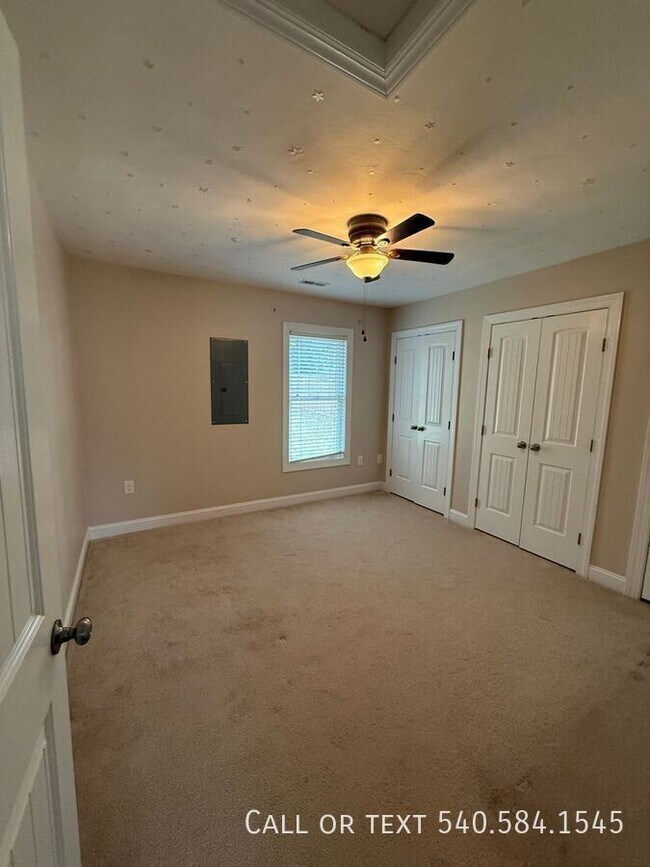 Building Photo - 839 Summerdean Ave NE