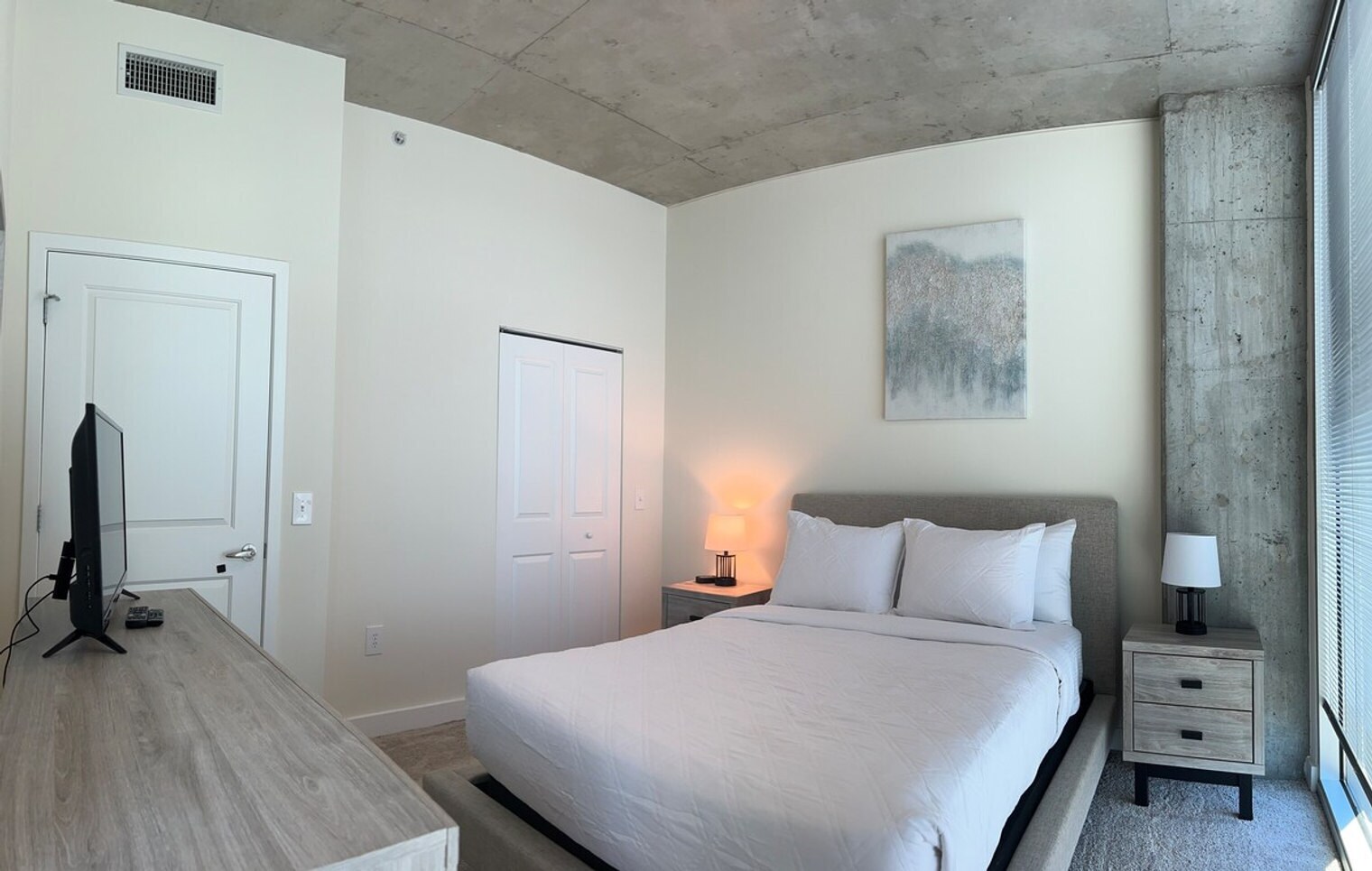 Building Photo - 300 S Church St