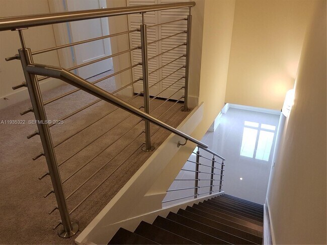 Building Photo - 10245 NW 63rd Terrace